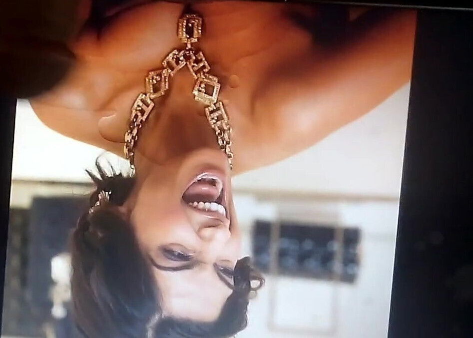 Sonam kapoor huge oily cumshot