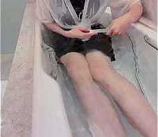 【自慰】酒店浴缸自慰：吊带裙/蕾丝开衫