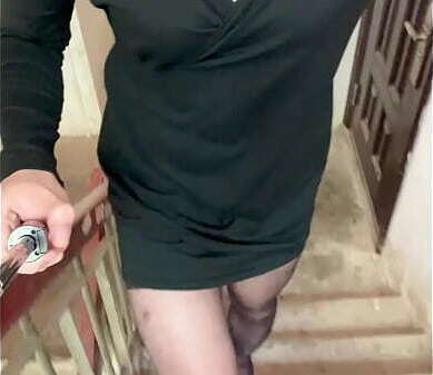 【露出】女装楼道露出：包臀裙/黑丝