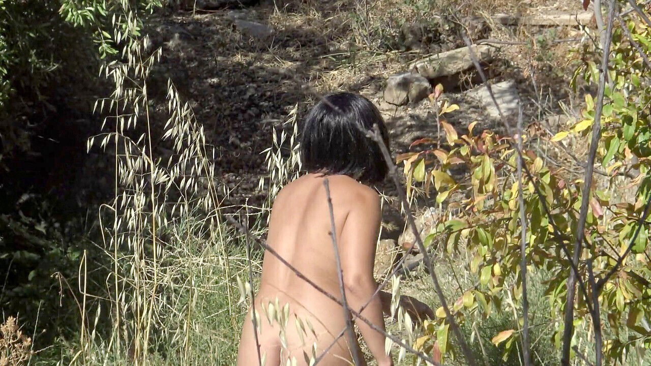French milf caught kinky hidden while outdoors