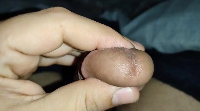 Playing with some morning wood🤤