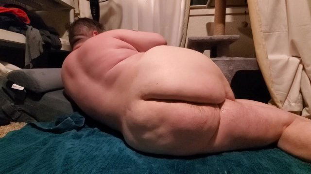 Chubby takes toys knot