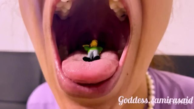 Samira casts lots find what fate each person will have.