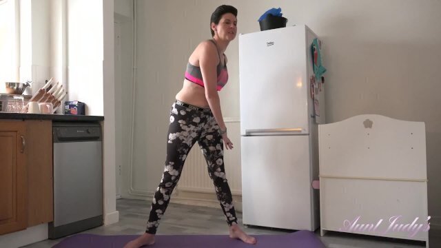 Aunt Judy's Working with Petite MILF Scarlet