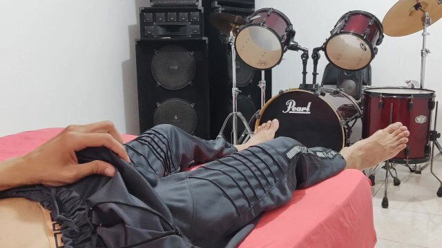 masturbates front camera