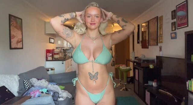 *HUGE TITS* Through Clothes Haul with british teen