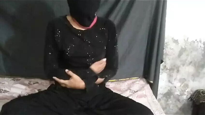 beautiful Islamic Pakistani Lahori girl showing boob's puss