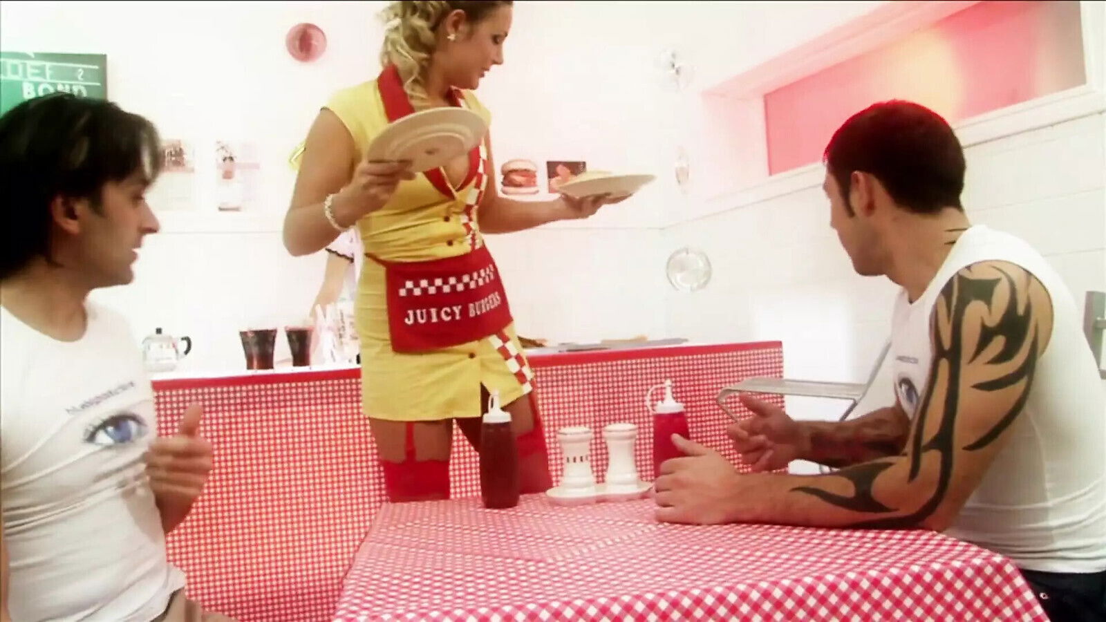 Group with Diana Gold Black eager