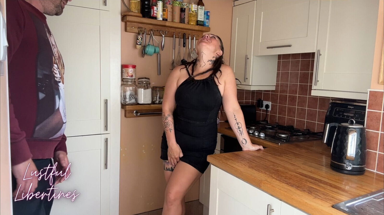 Milf pissed right front before fucking