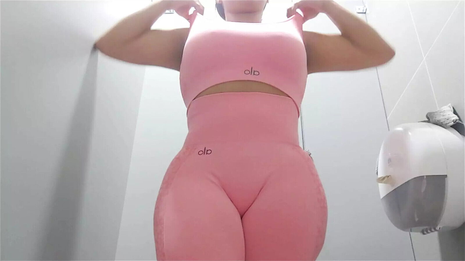 Pervert puts amateur camera record bathroom (camera catches)