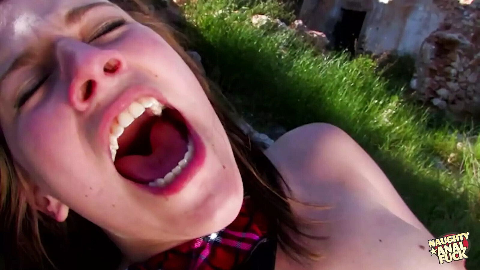 Stripping brunette minx moans loud railed despite being outdoors