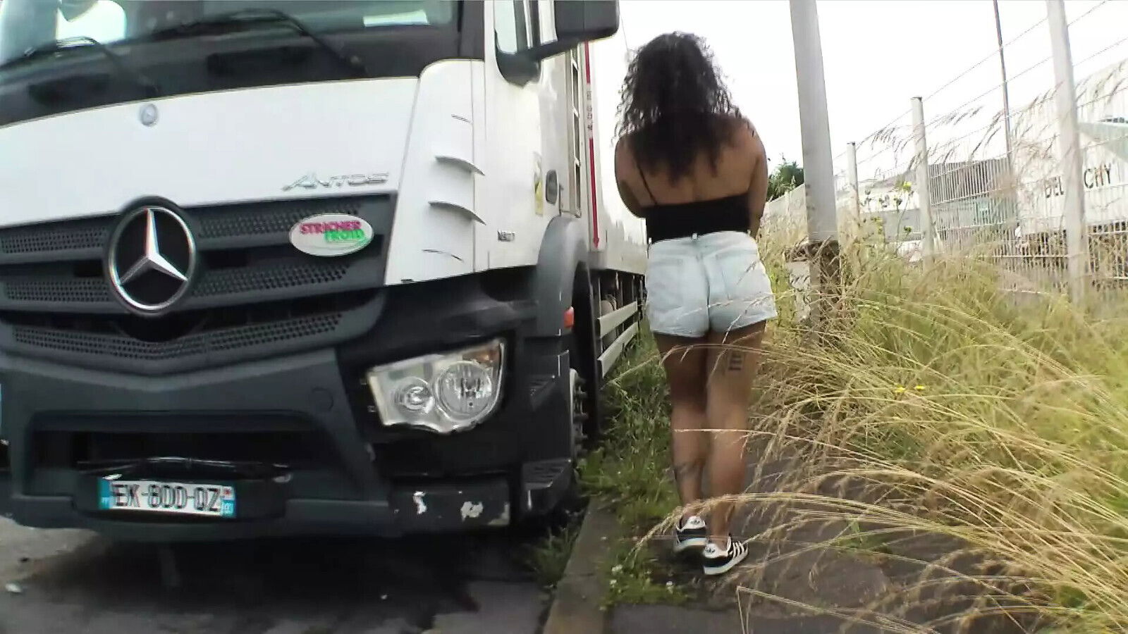 Caught Black Girl Masturbating Peeing Public!