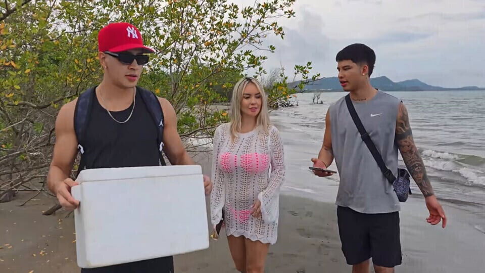 Threesome beach with stepbrothers Danner Mendez Tatiana Alvarez Betancur