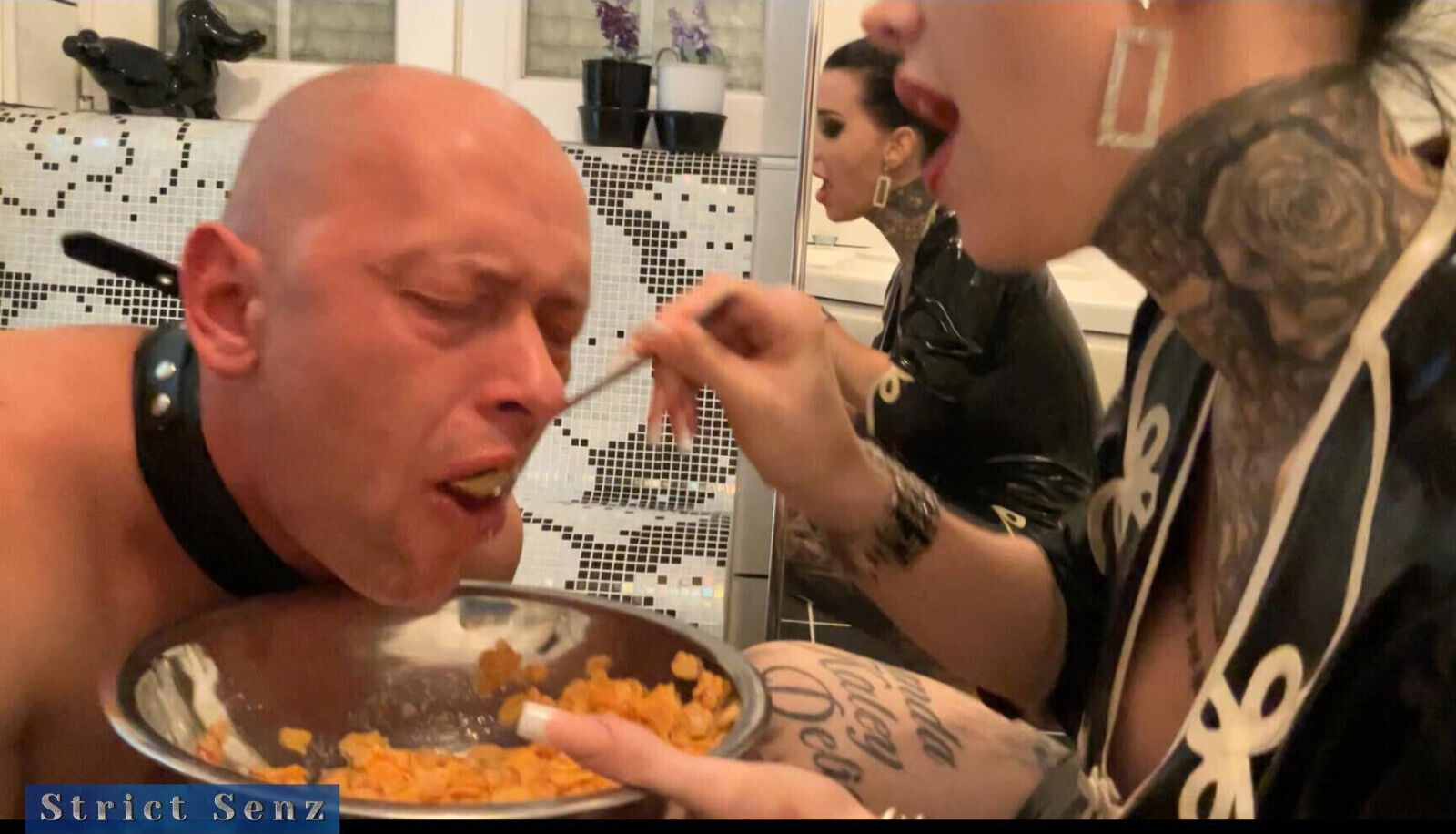 Miss Alessa Milano Feeding Toilet Slave