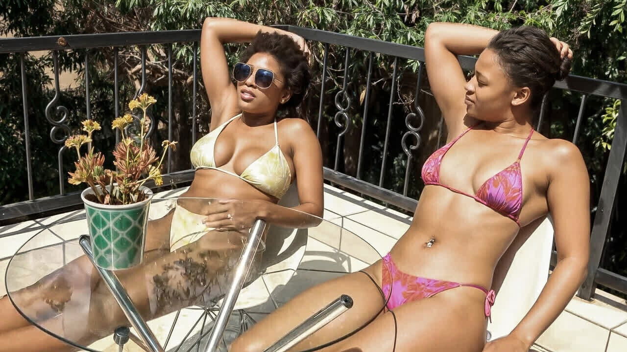 Amateur Ebony Best Friends Enjoy Sensual Oiled Booty Massage!