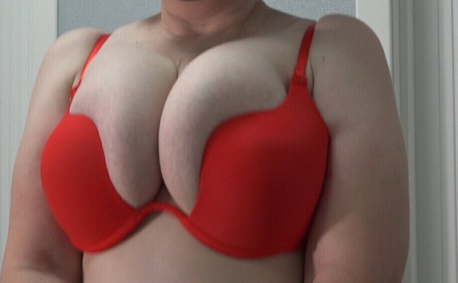 Bouncing boobs collection bras. MILF saggy tits.