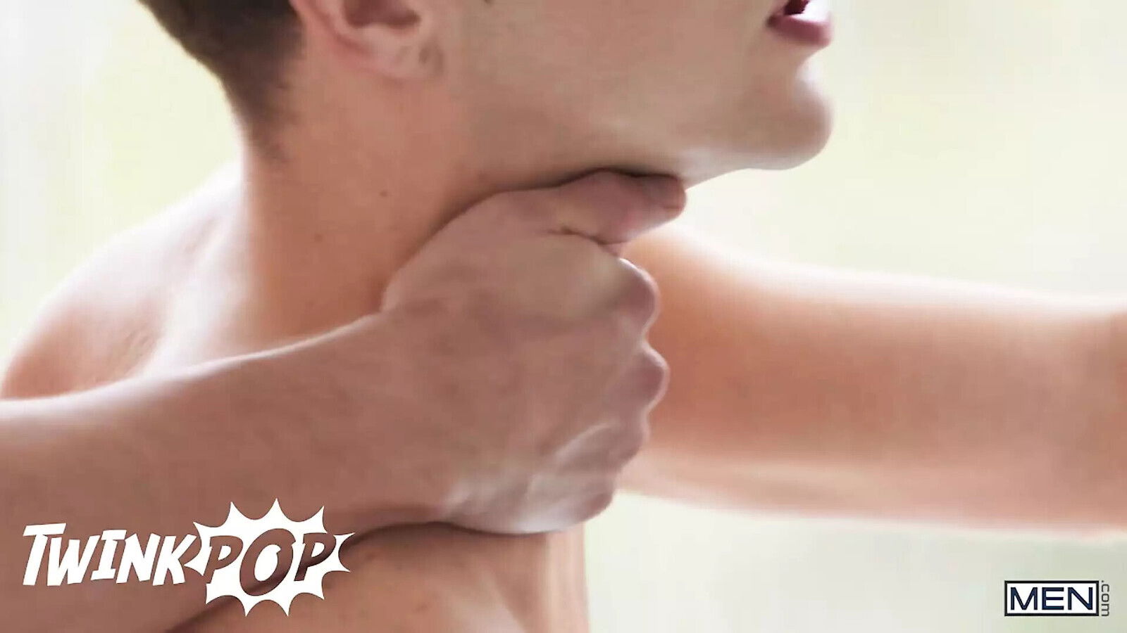 TWINKPOP MrDeepVoice Rims Joey Mills, Then Fucks Before Hoisting Stand-And-Carry