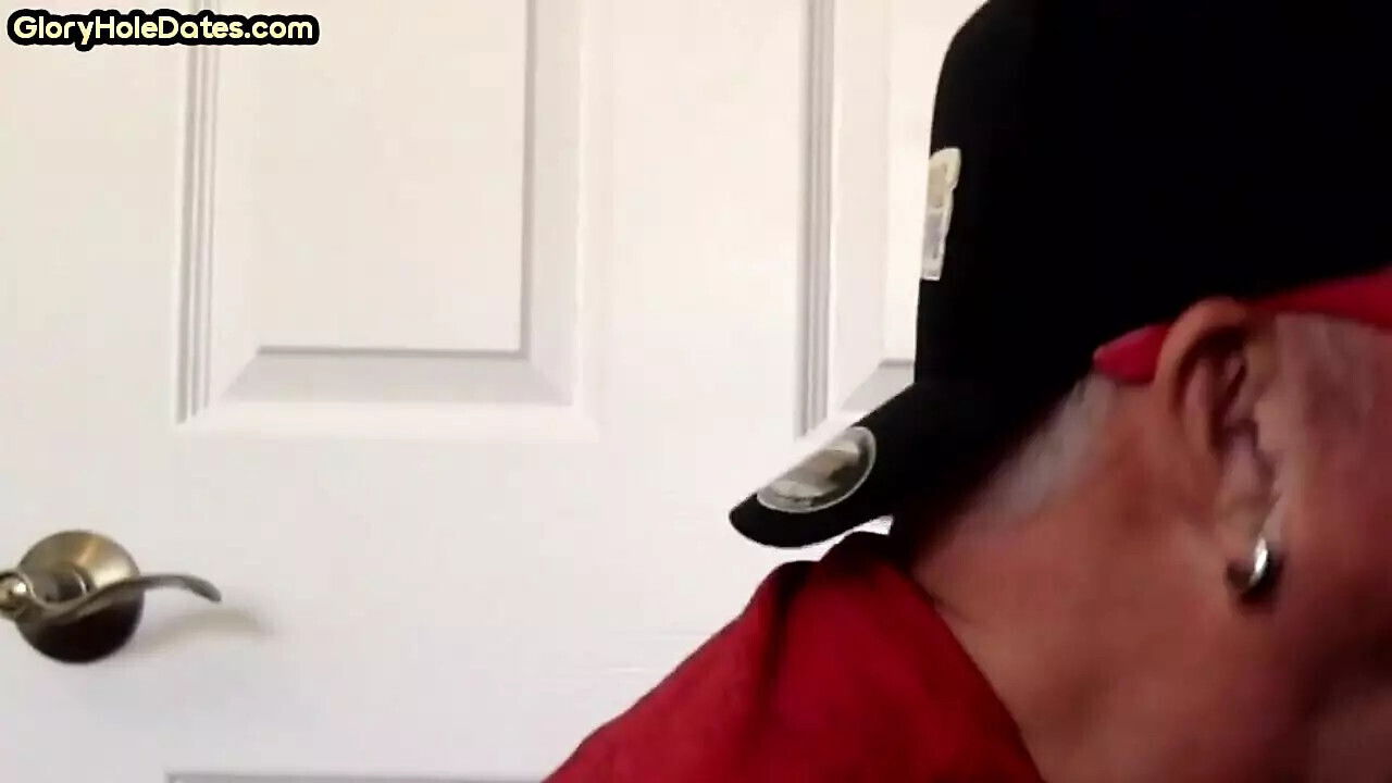 Homemade DILF sucks gloryhole pecker amateur closeup