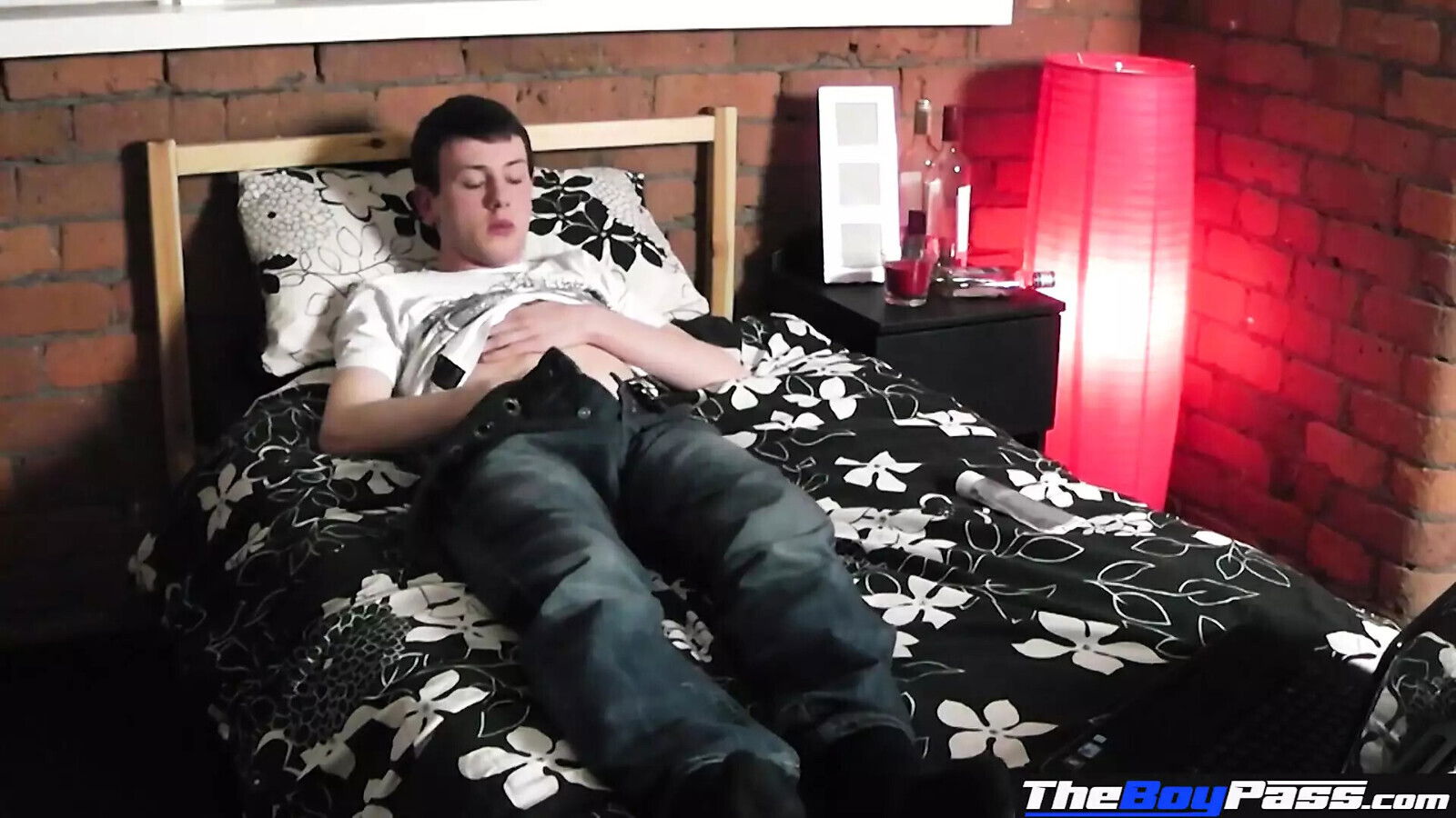 Dick Twink Strips Down Jerks