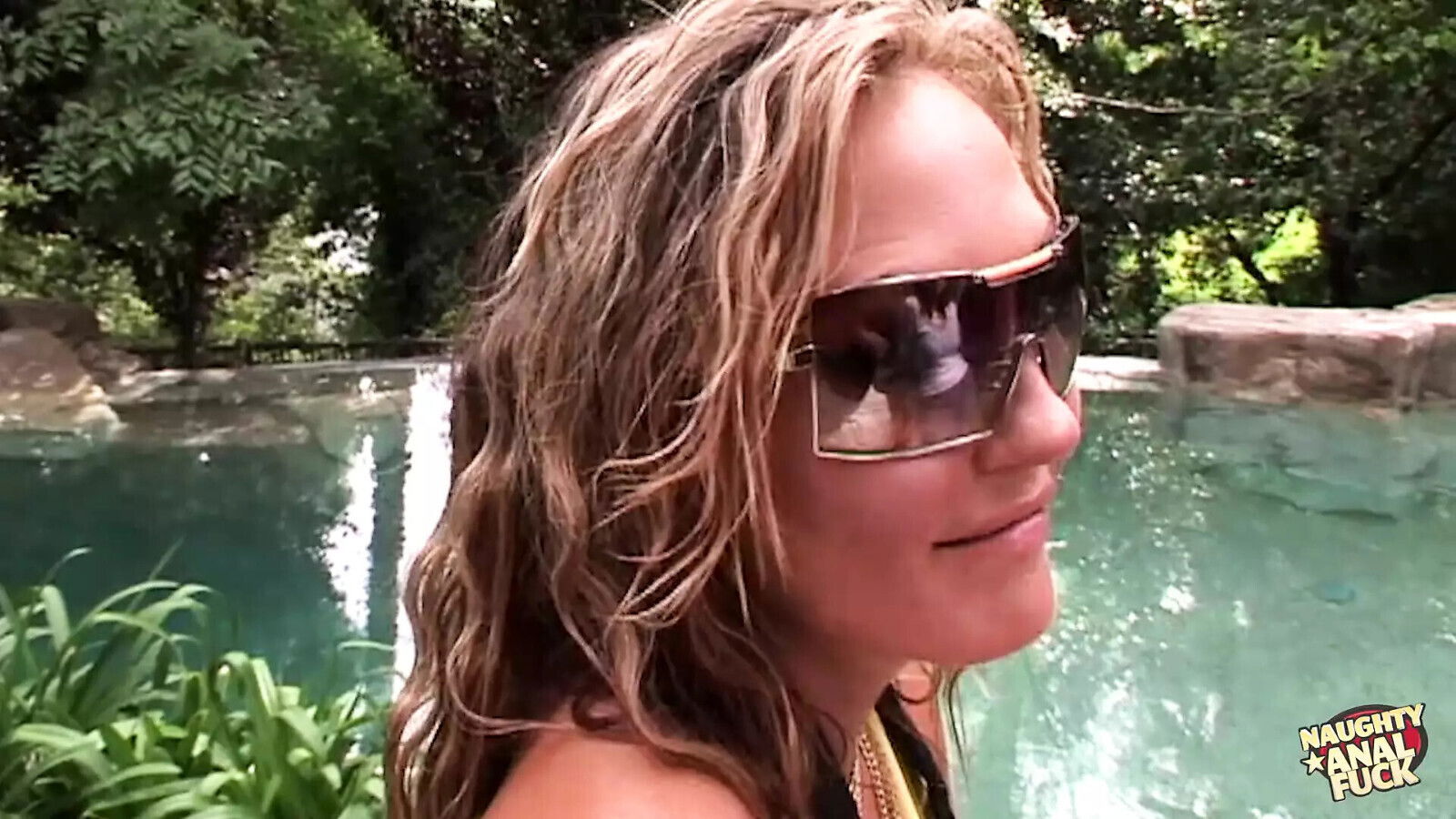 Naughty Blonde Brunette Model Friend Share Steamy Threesome