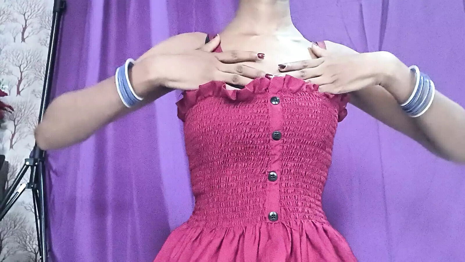 Horny bhabhi fingering pussy