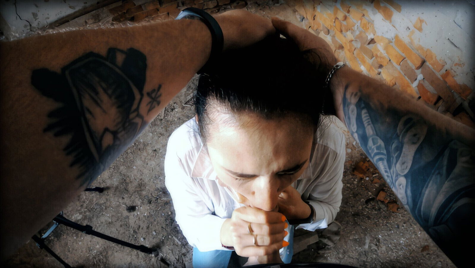 Black Lynn Sucks Gets Down Throat Abandoned Building