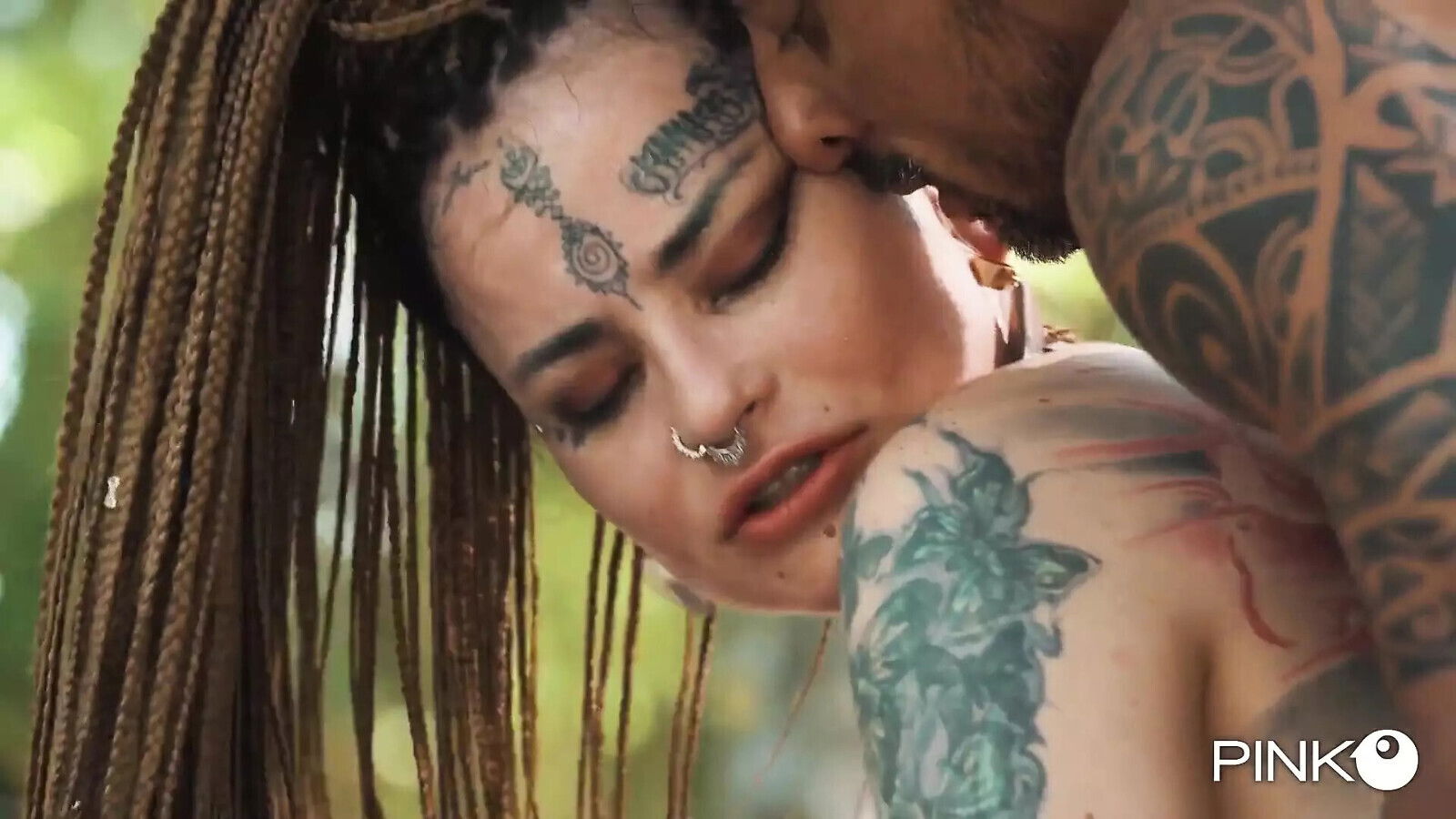 Double penetration pool horny girl Korinha