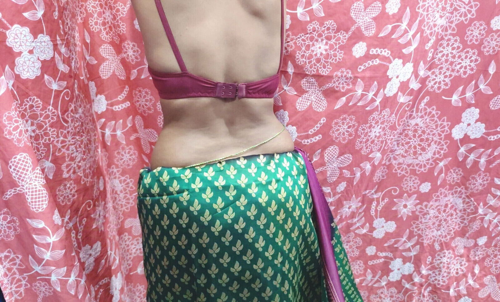Sexy housewife saree wearing boobs press servant