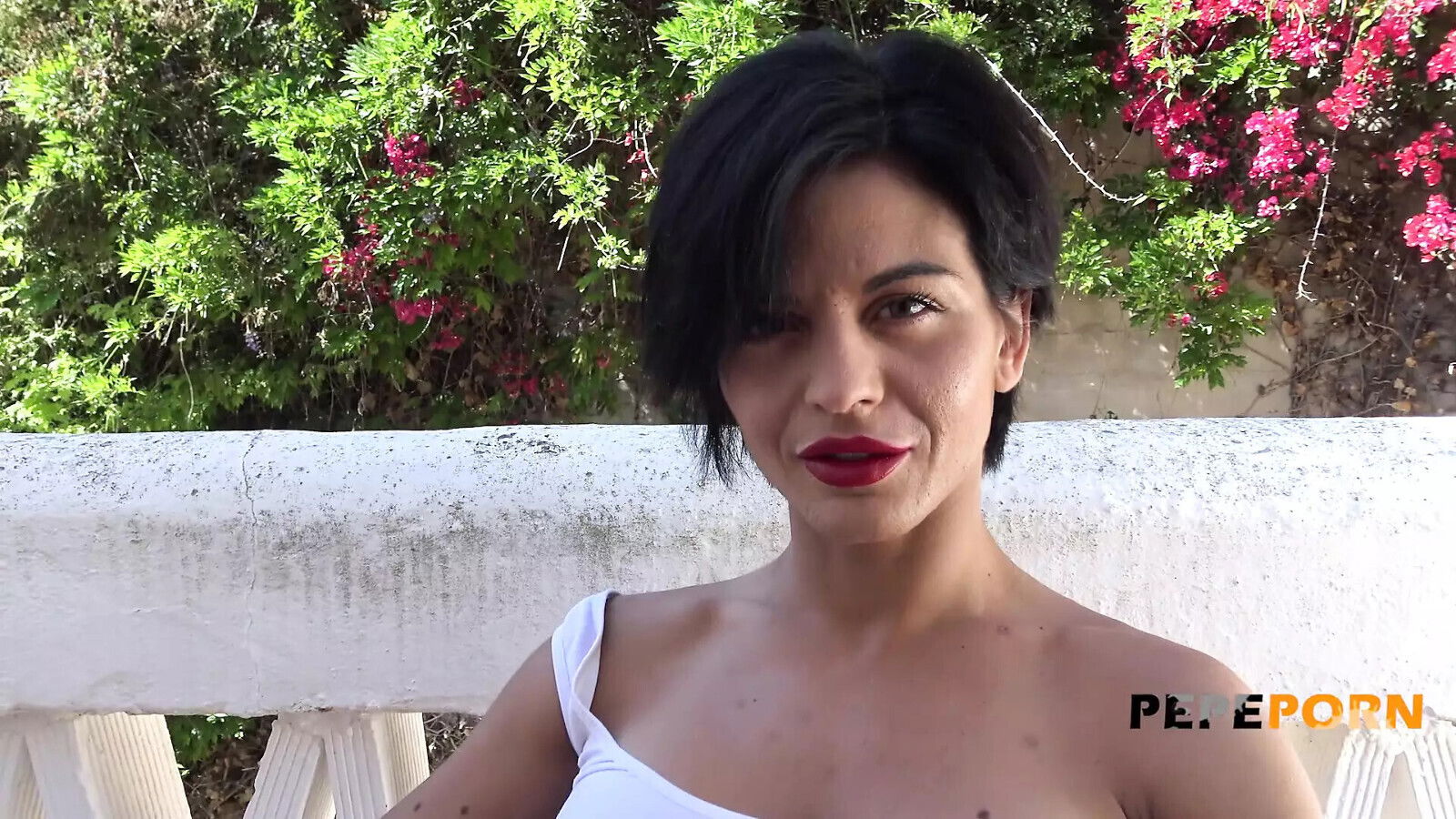 Mature Neighbour You'd Love Have! Natali Quinn's Boobs Enjoy