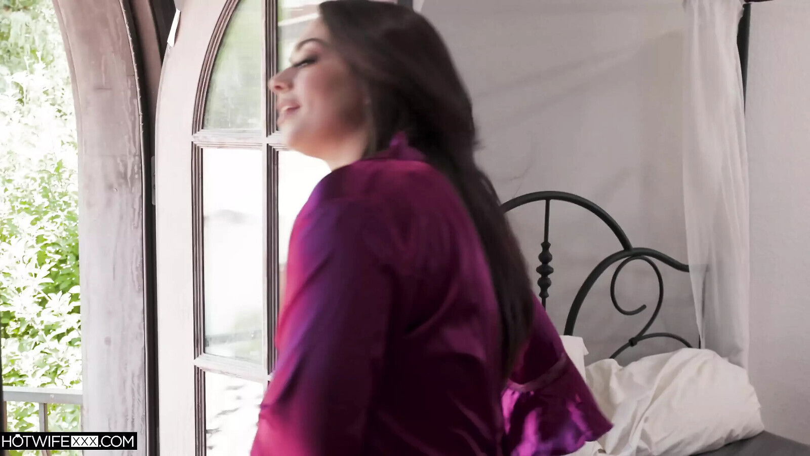 Sophia Burns Gets Neighbors Fill