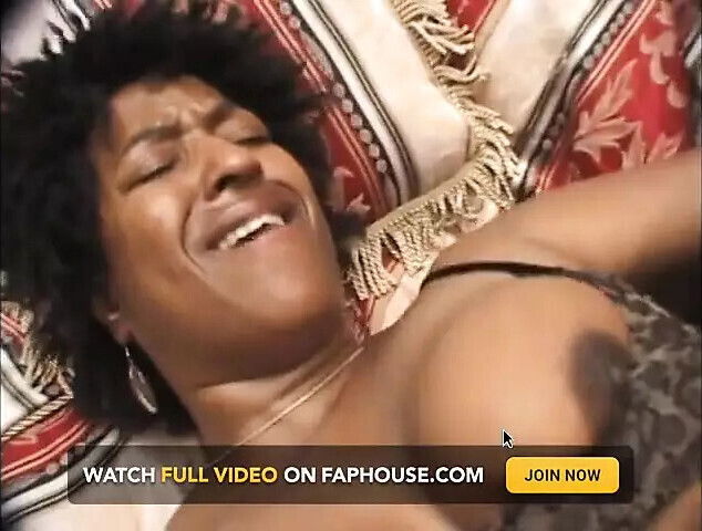 Mature Lady Ebony Charm Invites Young Plump Hottietaresha Have Some with Double Sided Dildo