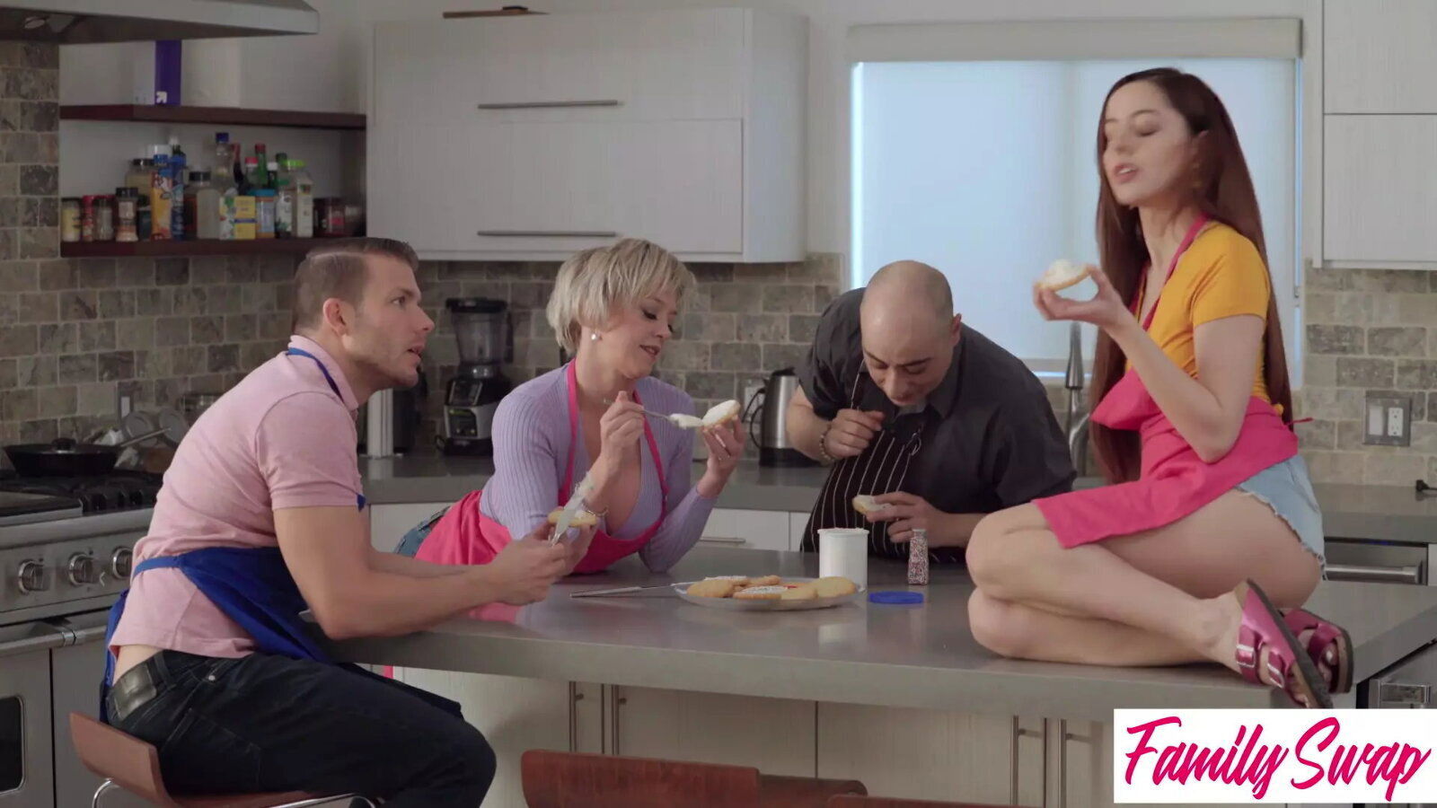 Vanna Bardot Gives Pitty Discovers Like Dick More than Pussy S1:e3