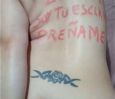 Loirinha ga&uacute_cha dan&ccedil_ando quatro enfiando consolo cuzinho