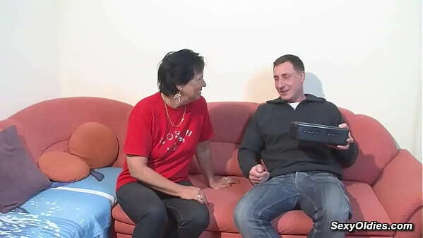 fucks German mature reverse cowgirl position