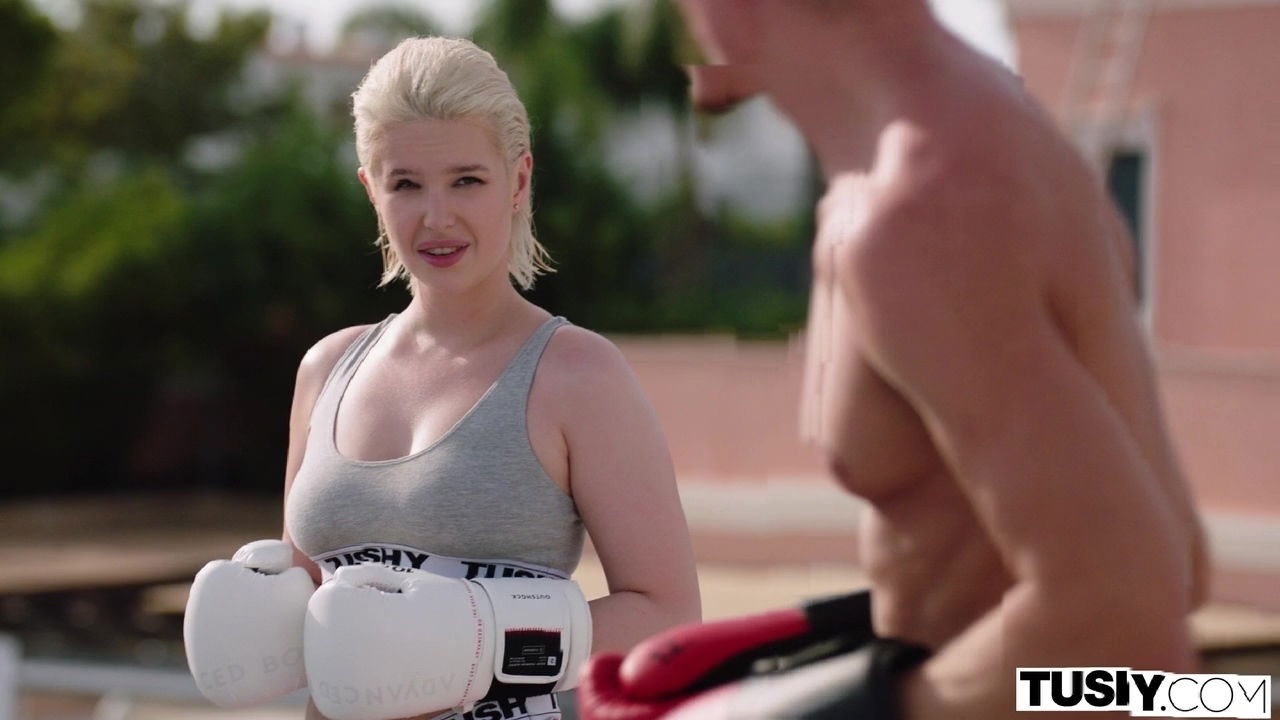 Boxing Beauty Eliz Intense With Trainer Eliz Benson