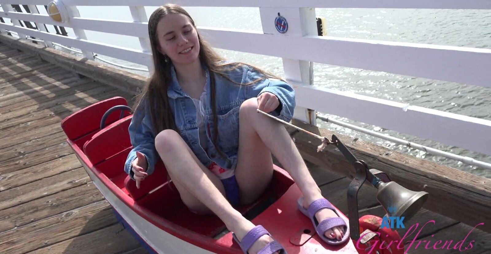 video brunette Wood sucking man's dick