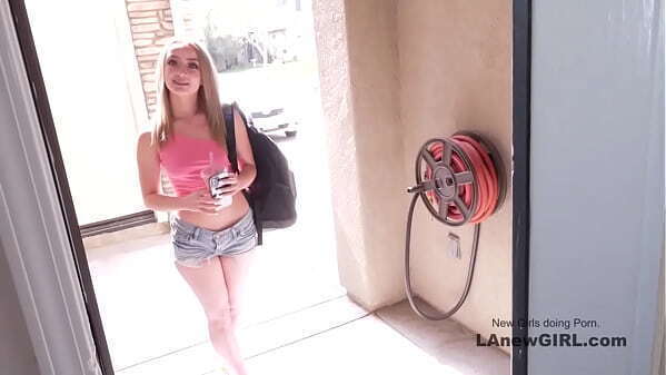 Teen Loves Please Throbbing with Mouth