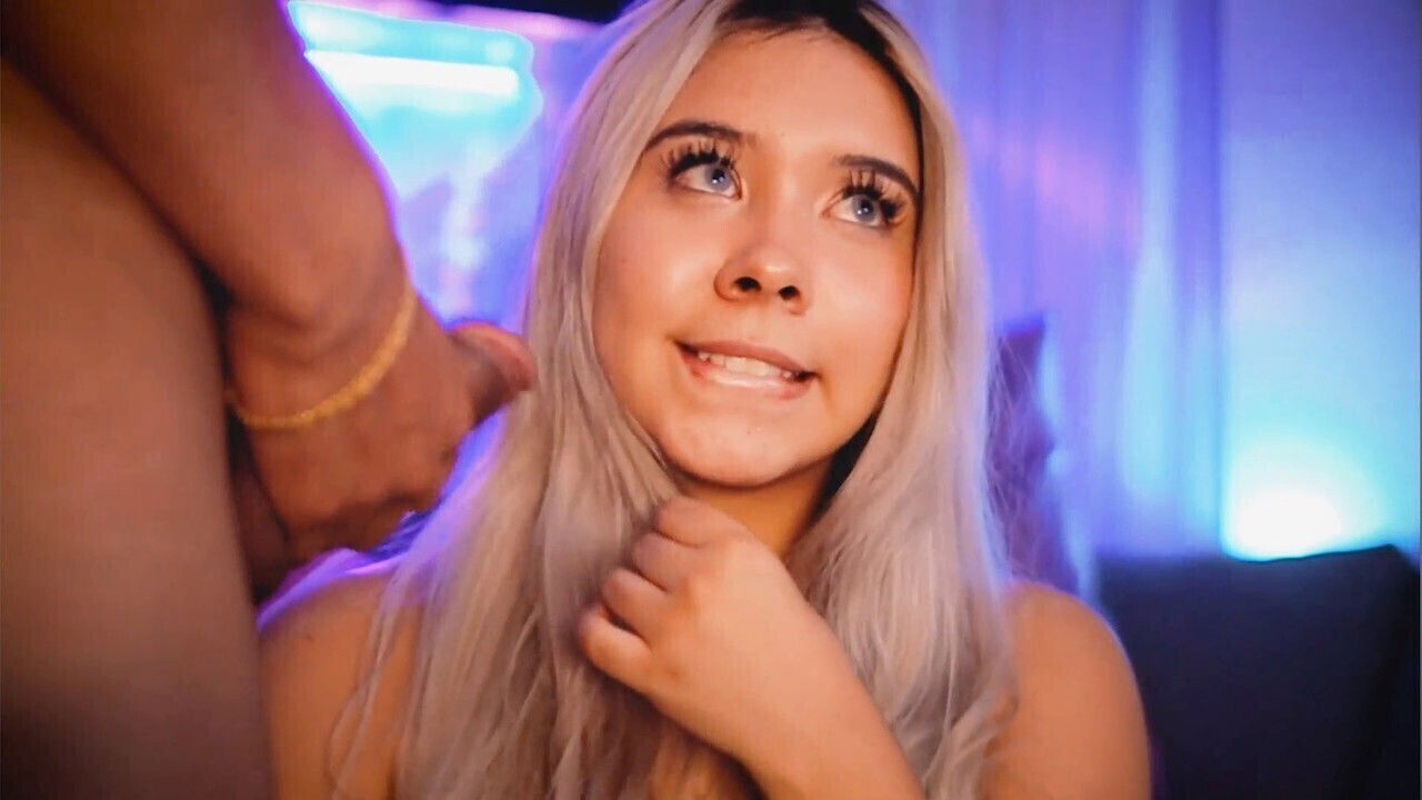 Colombian girl with fantastic bubble butt gets close personal