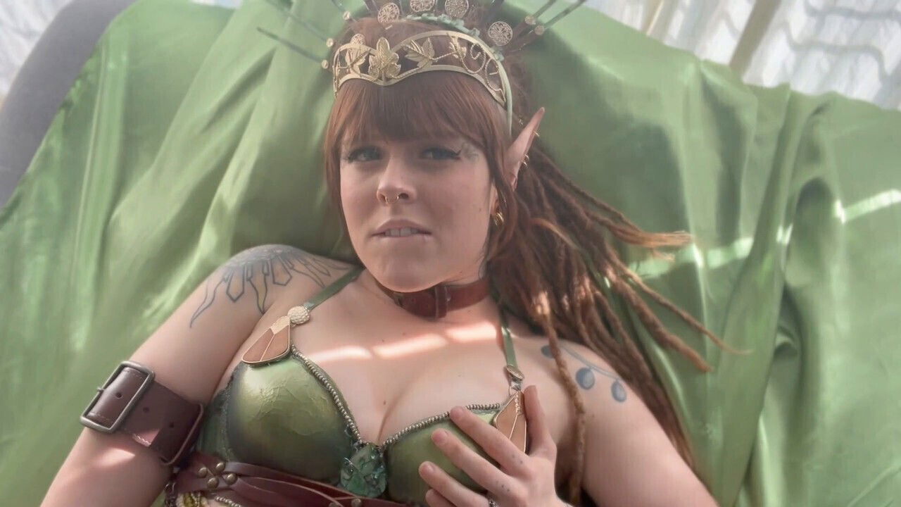 Hippie Olivia Jarden makes pussy quiver costume play session