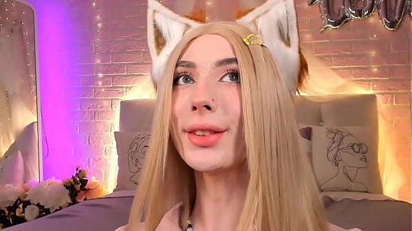 Sweet Eaton Flaunting Feet