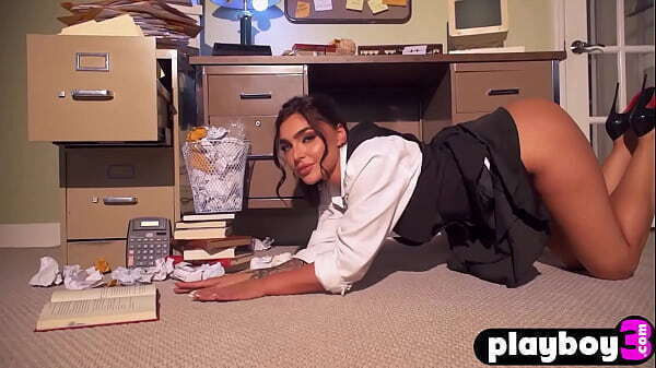 natural secretary posed after work MILF Emily Rinaudo exposed perfect body