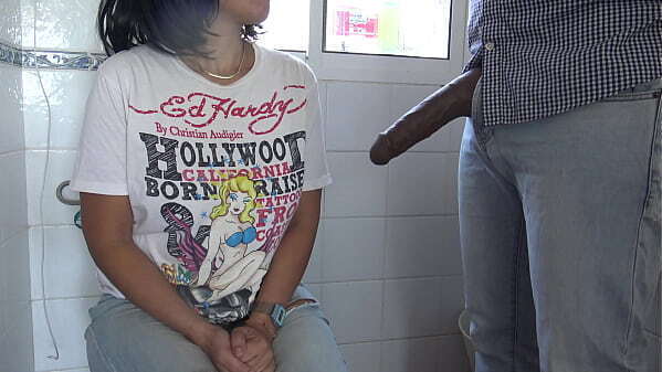 AFRICAN BOSS tells turkish milf suck black money