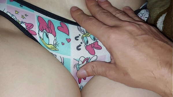 Minha enteada mostra nova calcinha cheiro rico delicioso