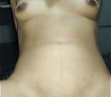 Me hace terminar dentro de su culito