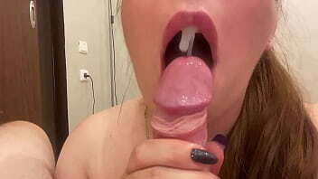 Young milf gives a juicy blowjob!