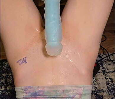 Machine fucked wife squirts over herself