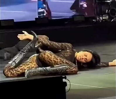 Aitana bailando sexy