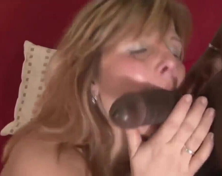 White blonde mature cuckold