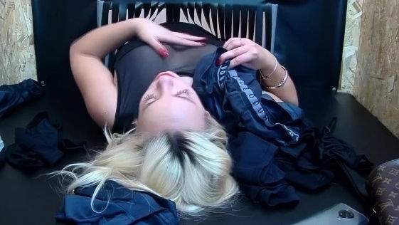 MadGloryHoles Gold-digger prowl