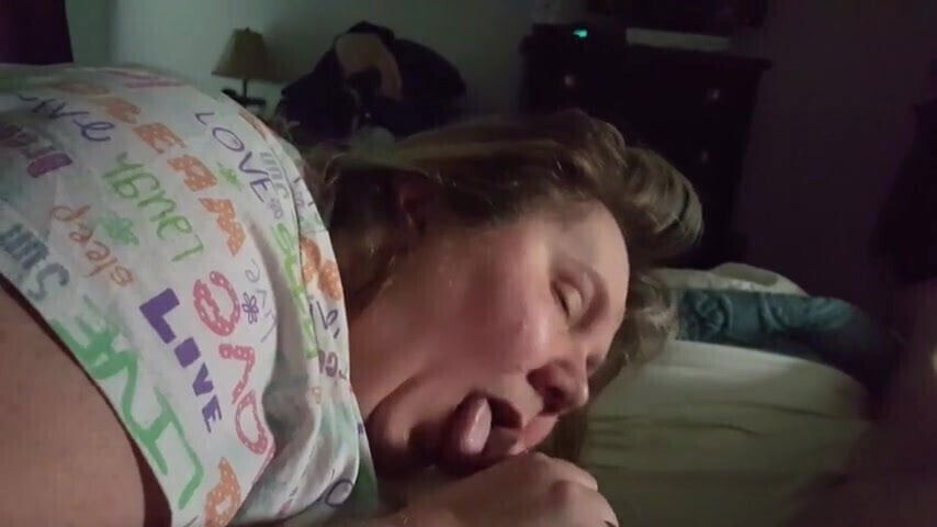 Bust Wench sucks cock